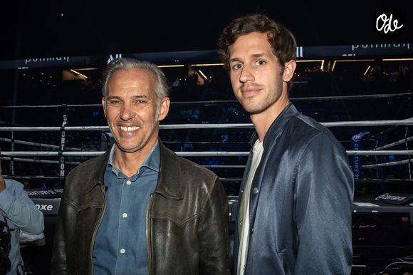Paul Belmondo et son fils Victor Belmondo - Les célébrités assistent au combat de boxe opposant le français Tony Yoka au congolais Martin Bakula à l'AccorHotels Arena à Paris, France, le 14 mai 2022. © Aurelien Morissard/Panoramic/Bestimage