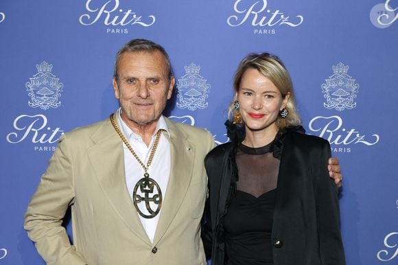 De rares confidences de la part du styliste, impliqué dans la rénovation de la Cathédrale Notre-Dame

Jean-Charles de Castelbajac et sa femme Pauline de Drouas - Photocall des 125 ans du Ritz à Paris Le 14 septembre 2023.  © Rachid Bellak/ Bestimage