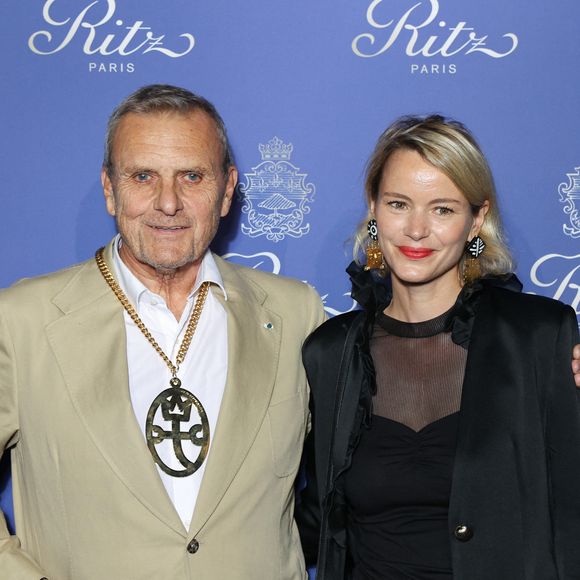 De rares confidences de la part du styliste, impliqué dans la rénovation de la Cathédrale Notre-Dame

Jean-Charles de Castelbajac et sa femme Pauline de Drouas - Photocall des 125 ans du Ritz à Paris Le 14 septembre 2023.  © Rachid Bellak/ Bestimage
