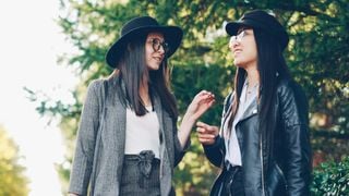 Selon la psychologie, les femmes qui complimentent des inconnues font preuve d'une belle spontanéité aux effets étonnamment positifs
