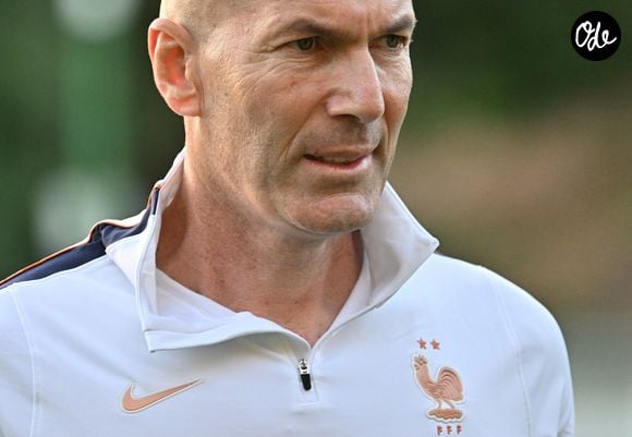 Zinedine Zidane - Entraînement de l'équipe de France en préparation de la Ligue des nations de l'UEFA 2026 au Centre national de Clairefontaine le 21 septembre 2026. © Christian Liewig/Bestimage