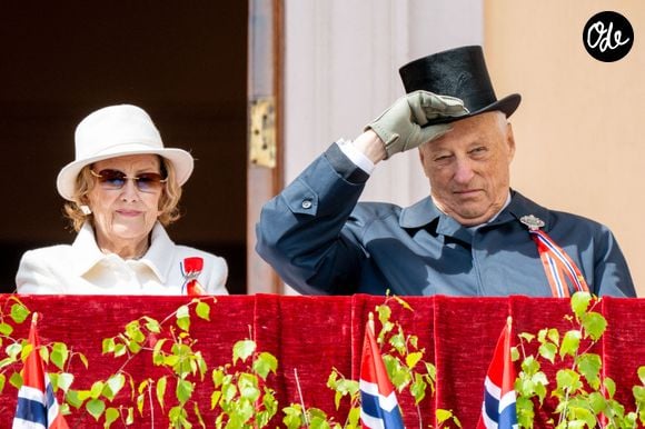 Le roi Harald et la reine Sonja assistent aux célébrations de la Fête nationale depuis le balcon du Palais royal d'Oslo, en Norvège, le 17 mai 2026. Photo de Mischa Schoemaker/ABACAPRESS.COM