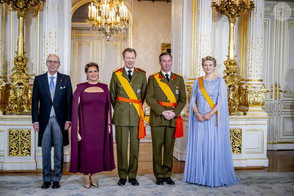 Grand-duc Henri de Luxembourg, grande-duchesse Maria Teresa de Luxembourg, prince Guillaume (héritier du trône de Luxembourg), Stéphanie de Lannoy (future grande-duchesse de Luxembourg) : cérémonie d'adieu au Palais Grand-Ducal dans le cadre des festivités marquant le changement de souverain au Luxembourg. Premier jour des célébrations à Luxembourg. Photo : Dana Press / Bestimage