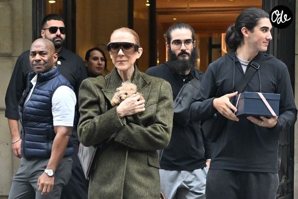 Céline Dion, accompagnée de ses fils Eddy et Nelson Angelil, quitte le palace Royal Monceau à La Plenitude Arena à Paris, après 16 concerts en cinq semaines devant près de 500.000 personnes, le 19 octobre 2026. 
© Christian Liewig / Bestimage