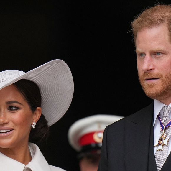 Le prince Harry, duc de Sussex, et Meghan Markle, duchesse de Sussex - Les membres de la famille royale et les invités à la sortie de la messe du jubilé, célébrée à la cathédrale Saint-Paul de Londres, Royaume Uni, le 3 juin 2022.