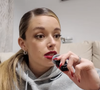 Dans un vlog publié ce mardi 31 mars, Emma a révélé avoir fait une chute impressionnante. Lors d'une figure acrobatique sur l'épaule de son partenaire, elle a basculé en arrière, percutant violemment le sol avec son coude.