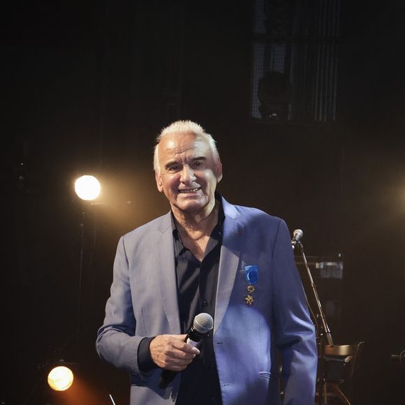 Exclusif - Michel Fugain - Michel Fugain et Véronique Sanson se décorent mutuellement de l'Ordre des Arts et des Lettre à l'occasion du concert de Michel Fugain et de sa femme Sanda à Bobino, Paris le 27 janvier 2025.
© Jack Tribeca / Bestimage
