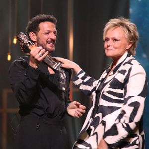 Muriel Robin reçoit un Molière d'honneur des mains de Vincent Dedienne - 37ème Nuit des Molières aux Folies Bergère à Paris, France, le 04 Mai 2026.

© Bertrand Rindoff / Bestimage