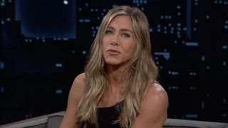 Jennifer Aniston en couple avec une star de Game of Thrones ? Un dîner interroge, l'intéressé répond lui-même !