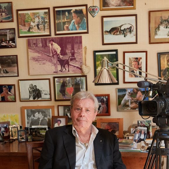 Exclusif - Alain Delon dans sa maison de Douchy-Montcorbon

© Cyril Moreau / Bestimage