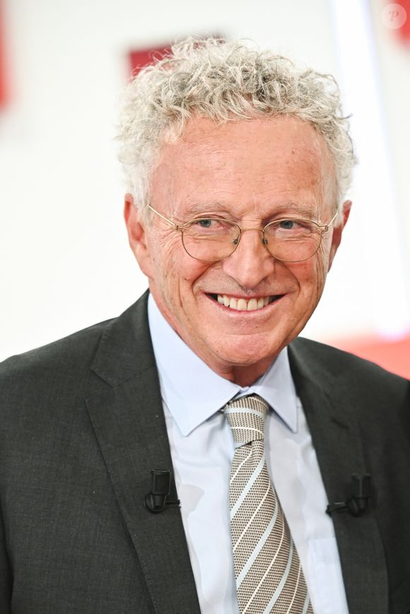 Exclusif - Nelson Monfort - Enregistrement de l'émission "Vivement dimanche" au studio Gabriel, présentée par M.Drucker, et diffusée sur France 3 le 22 juin 2025. 
© Guillaume Gaffiot / Bestimage