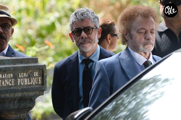 Manu Payet - Les célébrités lors de l'hommage rendu aux obsèques de Françoise Coquet au cimetière de Montmartre à Paris le 24 juillet 2026. Agence / Bestimage