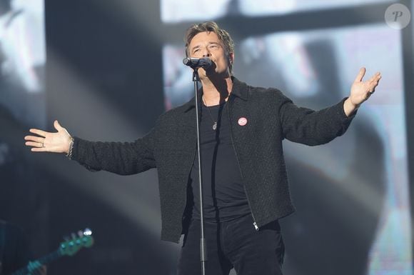 David Hallyday lors du concert du gala de Noël de l'association Tout le monde contre le cancer fête ses 20 ans diffusé le 24 décembre sur M6 à l'Adidas Aren Porte de la Chapelle à Paris, France, le 4 décembre 2025. © Coadic Guirec/Bestimage