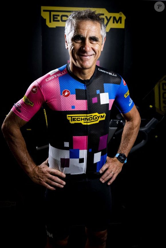 Présentation du vélo d'appartement Technogym Ride par Laurent Jalabert à Paris le 17 mai 2022.