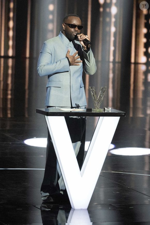 Maitre Gims célèbre après avoir reçu le prix de l'artiste masculin de l'année lors de la 40ème édition des Victoires de la Musique à La Seine Musicale le 14 février 2025 à Boulogne-Billancourt, France. Photo by David NIVIERE/ABACAPRESS.COM