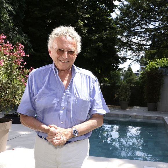 Exclusif - Nelson Monfort est l'invité de Jordan de Luxe dans son émission "La piscine de Jordan de Luxe", diffusée sur C8 le 25 juin 2024.