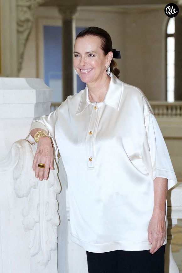 Comme Carole Bouquet.

Carole Bouquet au premier défilé Chanel "Collection Haute Couture Automne/Hiver 2026-2027" lors de la Fashion Week de Paris, le 7 juillet 2026

© Pauline Mourey / Bestimage