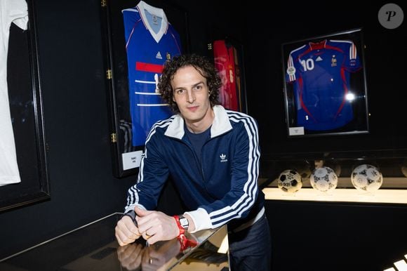Paul de Saint Sernin - Trophée de la Coupe du Monde de la FIFA à l'Adidas Home of Sport sur les Champs-Elysées à Paris le 10 février 2026. Après avoir parcouru plus de 50 pays, le trophée le plus convoité de la planète fait une halte exceptionnelle dans la capitale avant de s'envoler pour l'Amérique du Nord. © Cyril Moreau/Bestimage