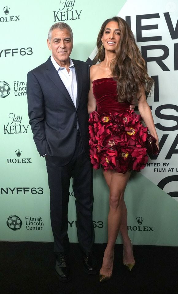 George Clooney et sa femme Amal Clooney assistent à la première du tapis rouge de la soirée d'ouverture du 63ème Festival du Film de New York pour 'Jay Kelly' au Alice Tully Hall, Lincoln Center, NYC septembre 2025. © Sonia Moskowitz Gordon/ZUMA Press Wire