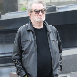 Eddy Mitchell lors des obsèques de Véronique Colucci au cimetière communal de Montrouge, le 12 avril 2018.Agence / Bestimage