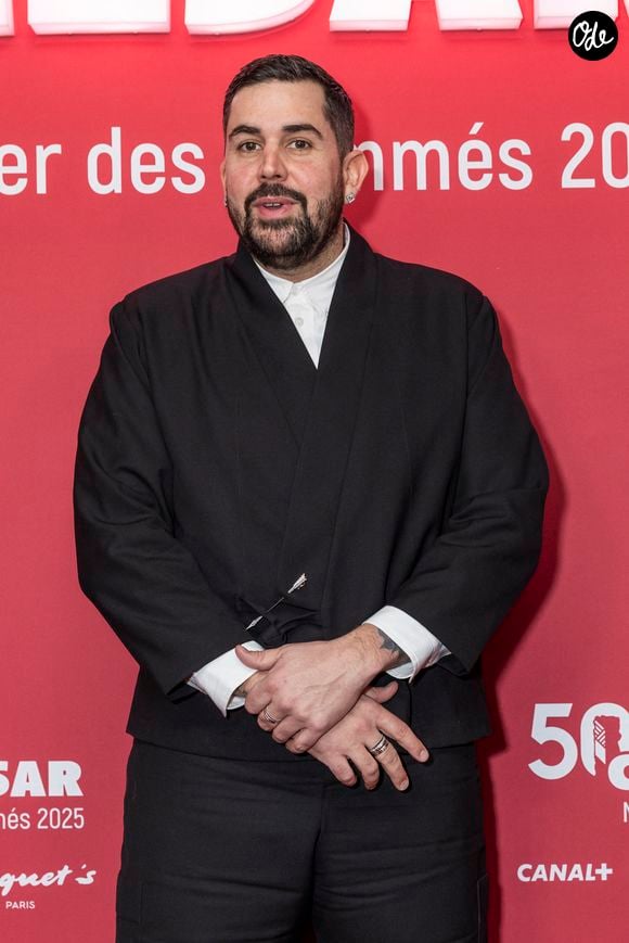 Il cherche à comprendre l’objectif réel de son client, son rythme de vie et les raisons de ses précédents échecs.

Artus - Photocall du dîner des nommés 2025 pour la cérémonie des Cesar au Fouquet's à Paris le 10 février 2025 © Olivier Borde /Bestimage