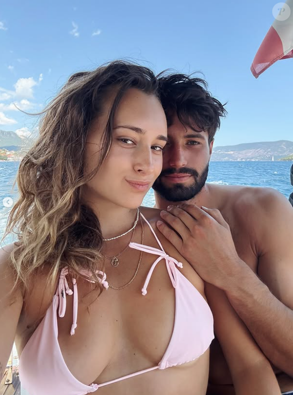 Les tourtereaux profitent actuellement de douces vacances au Monténégro.

Tania (ancienne candidate de Koh-Lanta) annonce être en couple avec le joueur de tennis professionnel Titouan Droguet.