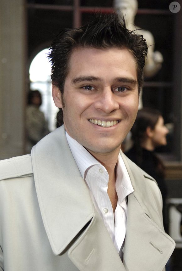 Julien Dassin, le fils de Joe Dassin, assiste à la présentation de la collection automne-hiver 2006-2007 de Francesco Smalto à l'Ecole des Beaux-Arts de Paris, France, le 30 janvier 2006. Photo par Nicolas Gouhier/ABACAPRESS.COM