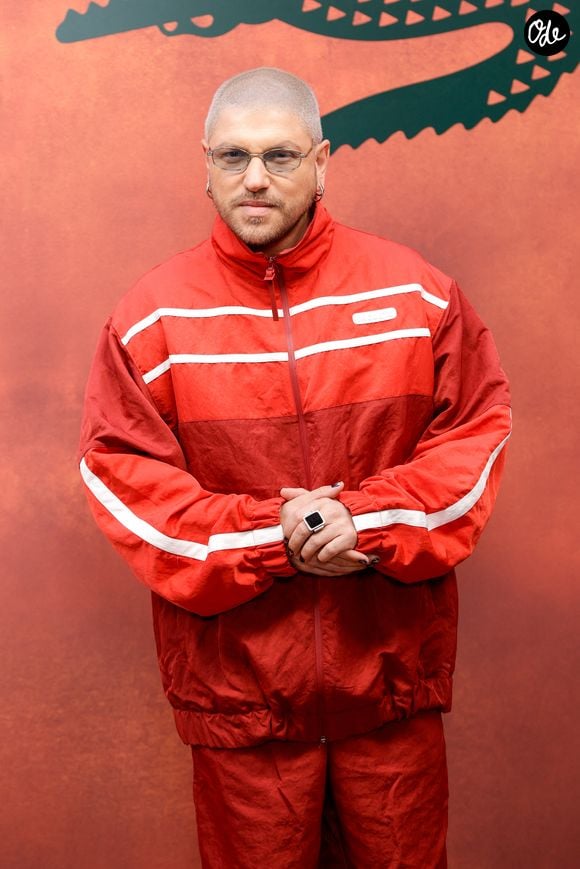 Pour concilier son rôle de père et ses fonctions à la Star Academy, il explique que les horaires du château coïncident avec ceux de la crèche de sa fille, avec même une chambre prévue pour lui sur place.

Quentin Mosimann au photocall du défilé Lacoste Collection Femme Prêt-à-Porter Printemps/Eté 2027 lors de la Fashion Week de Paris (PFW) à Roland Garros, à Paris, France, le 4 octobre 2026. © Olivier Borde/bestimage