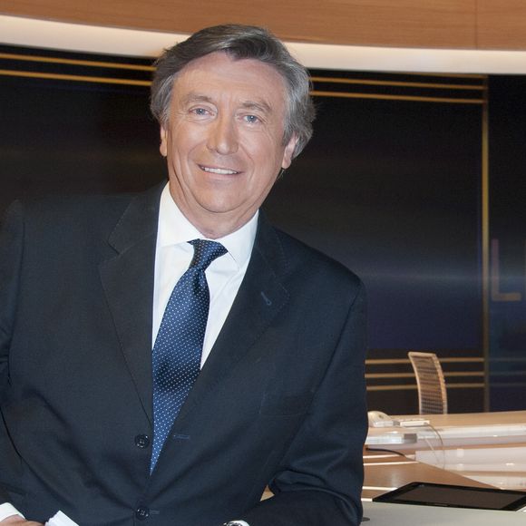Le journaliste de 74 ans rejoint "Estelle midi", l'émission d'Estelle Denis sur RMC Story et sur les ondes de la radio RMC.

Exclusif - Jacques Legros sur le plateau du Journal de TF1 le 30 avril 2015
Pierre Perusseau / Bestimage