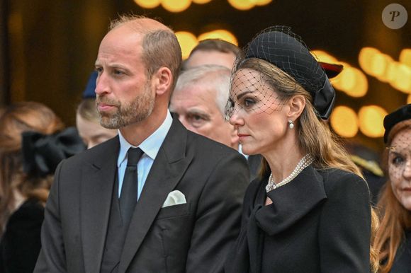 Le prince et la princesse de Galles quittent la messe de requiem pour la duchesse de Kent, à la cathédrale de Westminster, au centre de Londres.  Il s'agit du premier service funéraire catholique organisé pour un membre de la famille royale dans l'histoire moderne de la Grande-Bretagne. Katharine, l'épouse du duc de Kent, cousin de la reine, s'est convertie au catholicisme en 1994, à Londres (Royaume-Uni), le 16 septembre 2025. Photo par Zak Hussein/Splash News/ABACAPRESS.COM