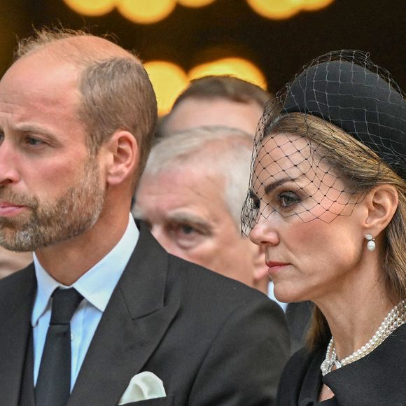 Le prince et la princesse de Galles quittent la messe de requiem pour la duchesse de Kent, à la cathédrale de Westminster, au centre de Londres.  Il s'agit du premier service funéraire catholique organisé pour un membre de la famille royale dans l'histoire moderne de la Grande-Bretagne. Katharine, l'épouse du duc de Kent, cousin de la reine, s'est convertie au catholicisme en 1994, à Londres (Royaume-Uni), le 16 septembre 2025. Photo par Zak Hussein/Splash News/ABACAPRESS.COM