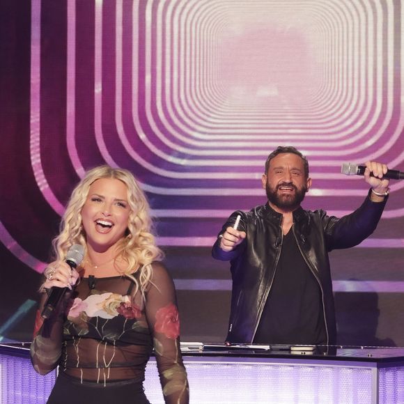 Exclusif - Kelly Vedovelli, Cyril Hanouna, sur le plateau de l'émission " TPMP " présentée par C.Hanouna et diffusée en direct sur C8, Paris, France, le 24 février 2025. Jack Tribeca / Bestimage