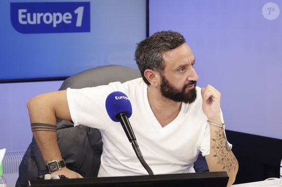 Exclusif - Cyril Hanouna sur le plateau de l'émission "On marche sur la tête" en direct sur Europe 1 le 29 janvier 2025. © Jack Tribeca / Bestimage