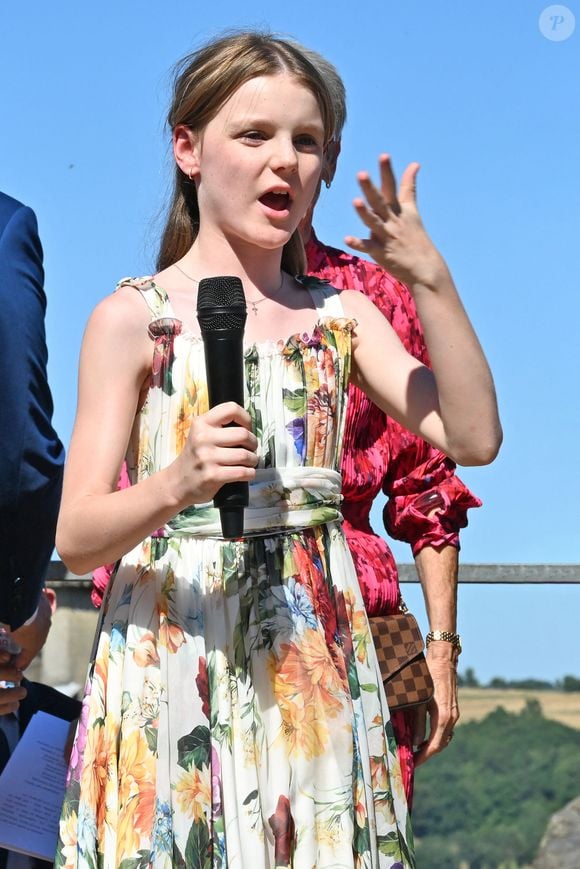 No Tabloïds - Le prince Albert II de Monaco, la princesse Charlène de Monaco, le prince Jacques de Monaco, marquis des Baux, et la princesse Gabriella de Monaco, comtesse de Carladès, ont été accueillis à Mur-de-Barrez en aveyron par M. Pierre Ignace, le maire de la commune et membre de la délégation officielle française lors de la récente visite d’État à Monaco. Une nouvelle médiathèque, créée par la Communauté de communes Aubrac-Carladez-Viadène, a été officiellement baptisée Médiathèque Princesse Gabriella, le 9 juillet 2025. © Bruno Bebert/Bestimage