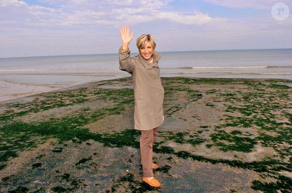La présentatrice de télévision française Evelyne Dheliat assiste au 12ème festival Epona à Cabourg, France, le 8 octobre 2005. Photo Bruno Klein/ABACAPRESS.COM