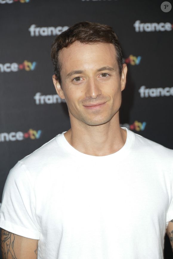 Hugo Clément au photocall de la conférence de presse de rentrée de France Télévisions à Paris, France, le 4 septembre 2024. © Coadic Guirec/Bestimage