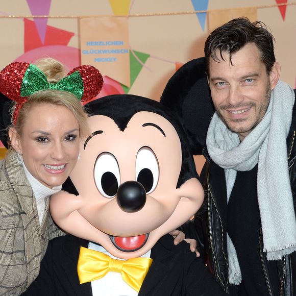 Elodie Gossuin et son mari Bertrand Lacherie lors de la célébration des 90 ans de magie avec Mickey à Disneyand Paris le 17 novembre 2018. 

© Veeren/Bestimage