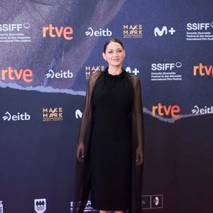 L’actrice est apparue dans plusieurs créations signées Chanel.

Marion Cotillard a assisté au tapis rouge de “7h40, ce matin-là / Milo” lors de la 74e édition du Festival international du film de Saint-Sébastien, au Kursaal, le 24 septembre 2026 à Donostia / Saint-Sébastien, en Espagne. 
© Jack Abuin/ZUMA Press Wire / Bestimage