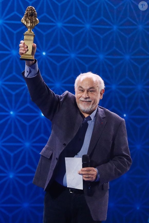 Une décision prise alors même que Francis Perrin, acteur principal, ne soit mis au courant. Une décision que le public et les acteurs n'ont pas compris étant donné les très bonnes audiences de la série

Exclusif - Francis Perrin - Surprises - Enregistrement de l'émission "La boîte à secrets 16", présentée par F.Bollaert et diffusée le 10 mars sur France 3 © Christophe Clovis / Bestimage