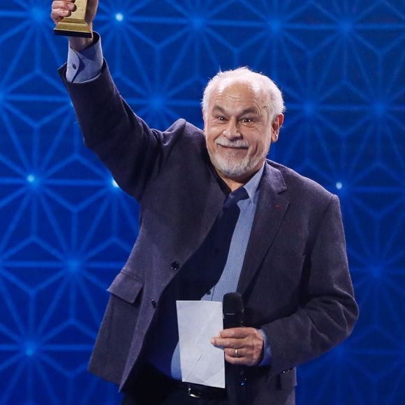 Une décision prise alors même que Francis Perrin, acteur principal, ne soit mis au courant. Une décision que le public et les acteurs n'ont pas compris étant donné les très bonnes audiences de la série

Exclusif - Francis Perrin - Surprises - Enregistrement de l'émission "La boîte à secrets 16", présentée par F.Bollaert et diffusée le 10 mars sur France 3 © Christophe Clovis / Bestimage