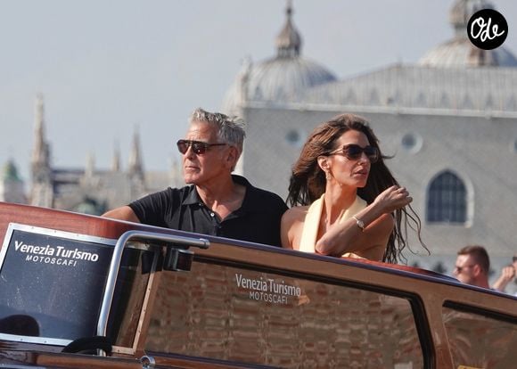 Mais on se consolera avec George Clooney lauréat d'un prix honorifique

George Clooney et sa femme Amal Clooney arrivant à la 82e Mostra de Venise 
©Backgrid UK/ Bestimage