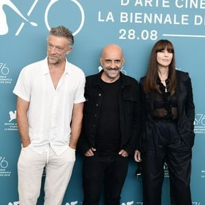 Pour cause : le réalisateur Gaspar Noé et ses comédiens avaient conçu le projet sous forme d'improvisation totale.

Vincent Cassel, le réalisateur Gaspar Noé et Monica Bellucci - Photocall du film "Irreversible Inversion Integrale" lors du 76ème Festival du Film de Venise à Venise en Italie, le 31 août 2019.

© Bestimage