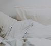 Le mélange peut être utilisé sur les rideaux, canapés, matelas et coussins.

Photo prise par Priscilla Du Preez / Unsplash