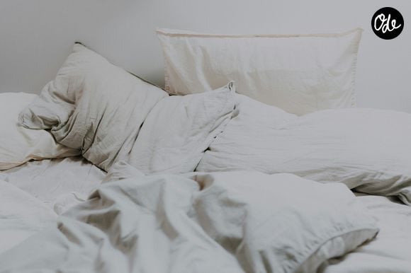 Le mélange peut être utilisé sur les rideaux, canapés, matelas et coussins.

Photo prise par Priscilla Du Preez / Unsplash