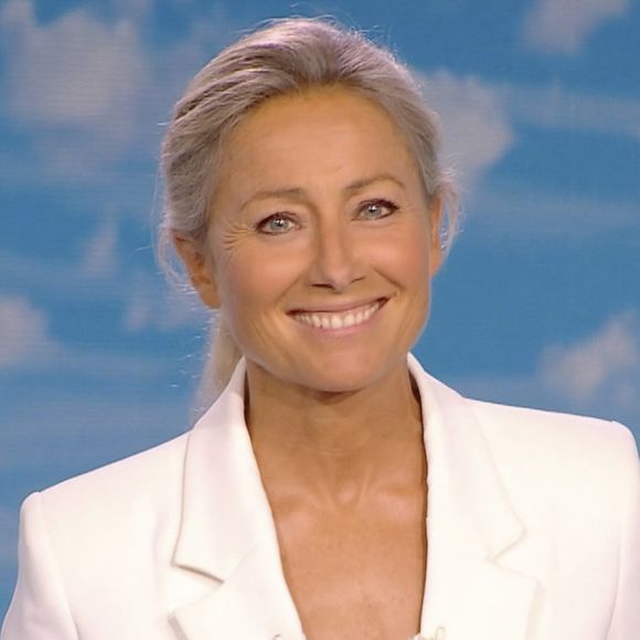 Depuis son départ de France 2 et avant de reprendre le travail à la rentrée au sein du groupe M6, Anne-Sophie Lapix est partie se ressourcer du côté du Sud-Ouest où elle a ses habitudes.

Dernier J.T de Anne-Sophie Lapix sur France 2.
© Capture d'ecran France TV via Bestimage