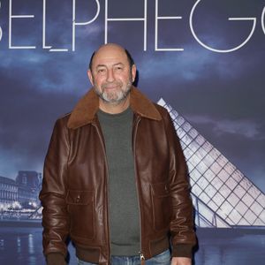 Comment perçoit-il l'impact de l'âge sur les relations sentimentales ?

Kad Merad - Avant-première de la série "Belphegor" au cinéma Pathé Palace à Paris le 10 décembre 2025. © Coadic Guirec/Bestimage