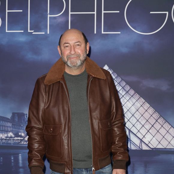 Comment perçoit-il l'impact de l'âge sur les relations sentimentales ?

Kad Merad - Avant-première de la série "Belphegor" au cinéma Pathé Palace à Paris le 10 décembre 2025. © Coadic Guirec/Bestimage