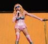 La pop star y apparaît dans un chemisier rose transparent assorti à un maquillage subtil et pétillant. 

Madonna en concert le 4 juin 2026 sur la scène TSX à Times Square, Manhattan, New York City.
(NYC) 

Photo : STARMAX / BESTIMAGE