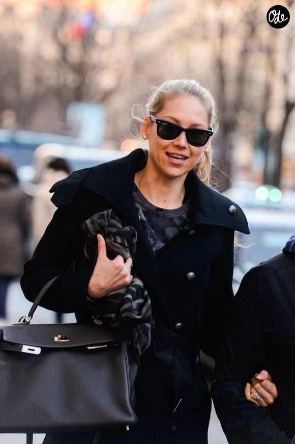 Anna Kournikova est vue quittant la boutique Hermes avec le manager d'Enrique Iglesias à Paris, France, le 3 février 2014. Photo ABACAPRESS.COM