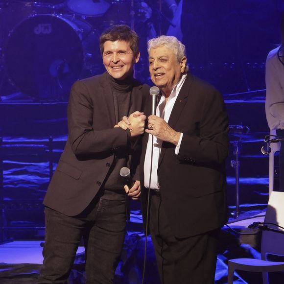 Il y avait du beau monde pour assister au concert d'Enrico Macias au Dôme de Paris.

Enrico Macias et Thomas Sotto  - Concert d’Enrico Macias pour sa tournée La Fête Continue ! dans la salle de spectacle Le Dôme de Paris - Palais des Sports à Paris, France. © Jack Tribeca/Bestimage